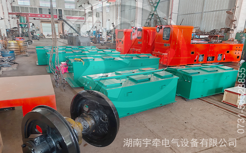 国外煤矿客户采购的8吨蓄电池井下电机车及配件发货