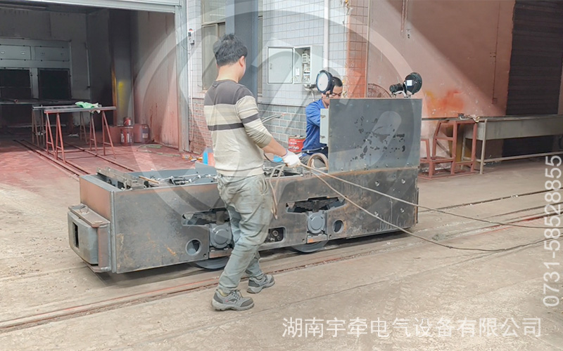 定制型5吨蓄电池电机车完成全流程出厂测试